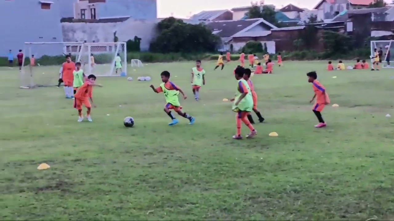 LATIHAN SEPAKBOLA ANAK UNTAG ROSITA 2016 (29/1/26)