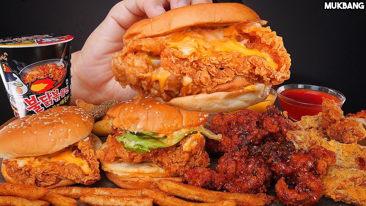 бургер и жареный цыпленок, острая лапша BURGERS 🍔 FRIED CHICKEN 🍗 FIRE NOODLE EATING ASMR MUKBANG