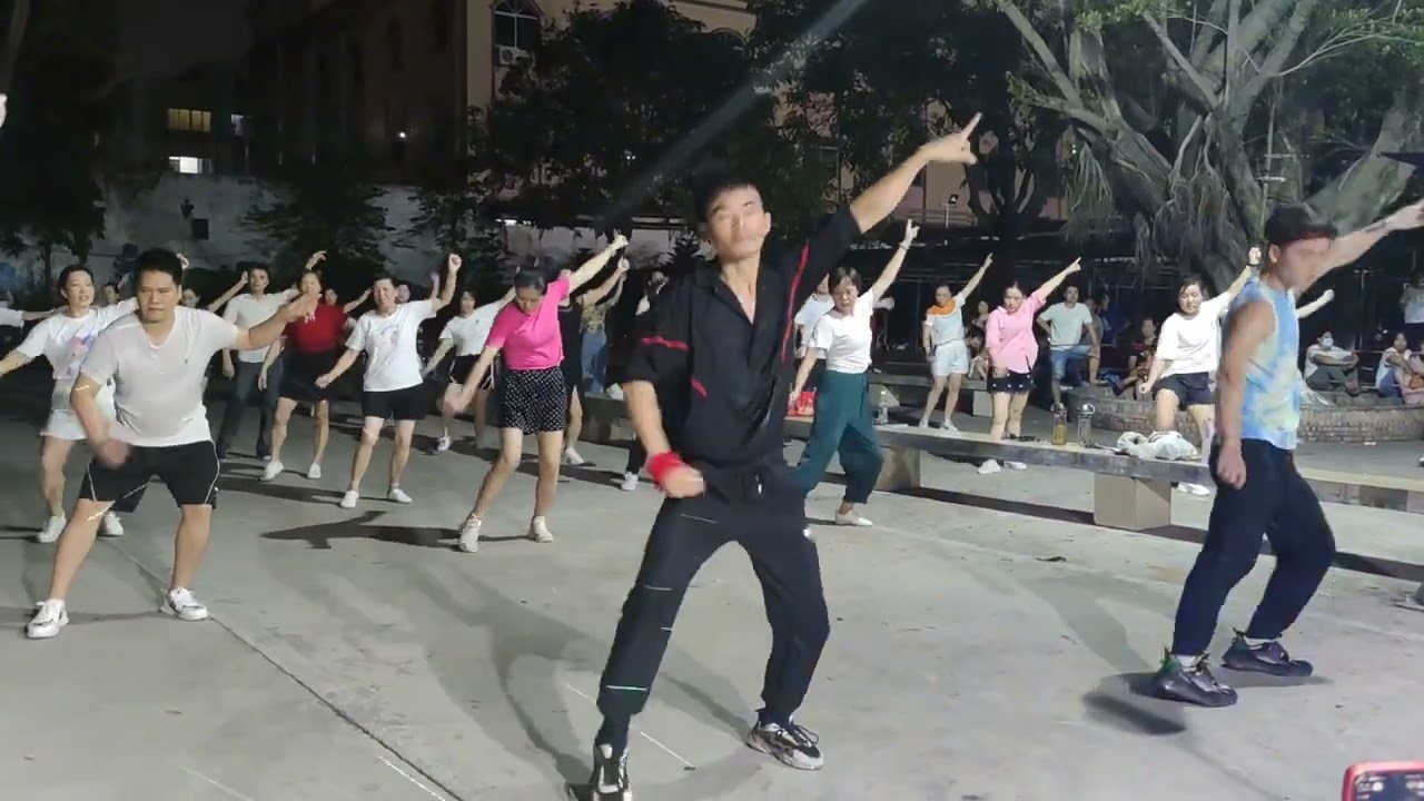 热门健身舞《烧酒歌》舞步潇洒活力四射！