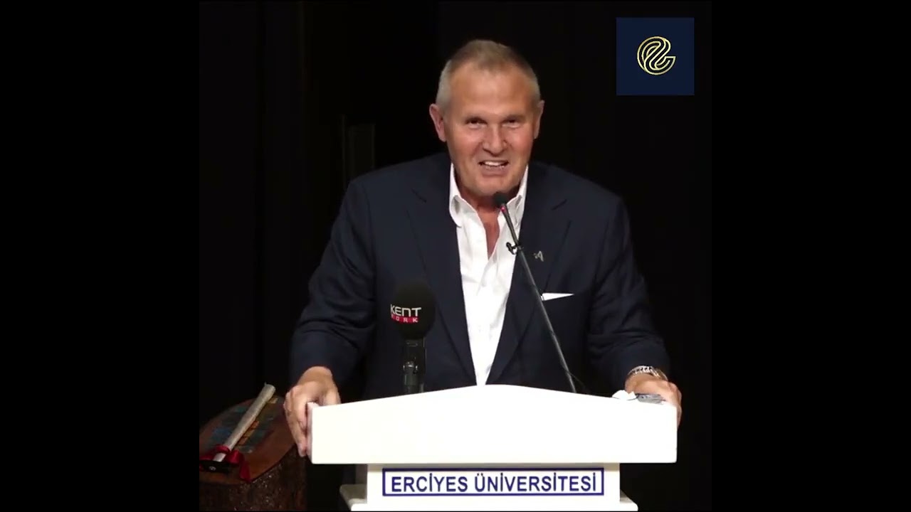 Süleyman Çetinsaya, İletişim Fakültesi medya ödülleri ve mezuniyet töreninde konuştu..