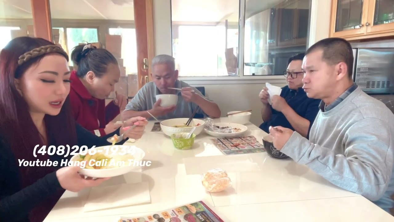 MẤY ANH EM NHÀ HANG CALI NẤU ĂN MÓN MỰC XÀO . CÁ KHO DƯA CẢI 