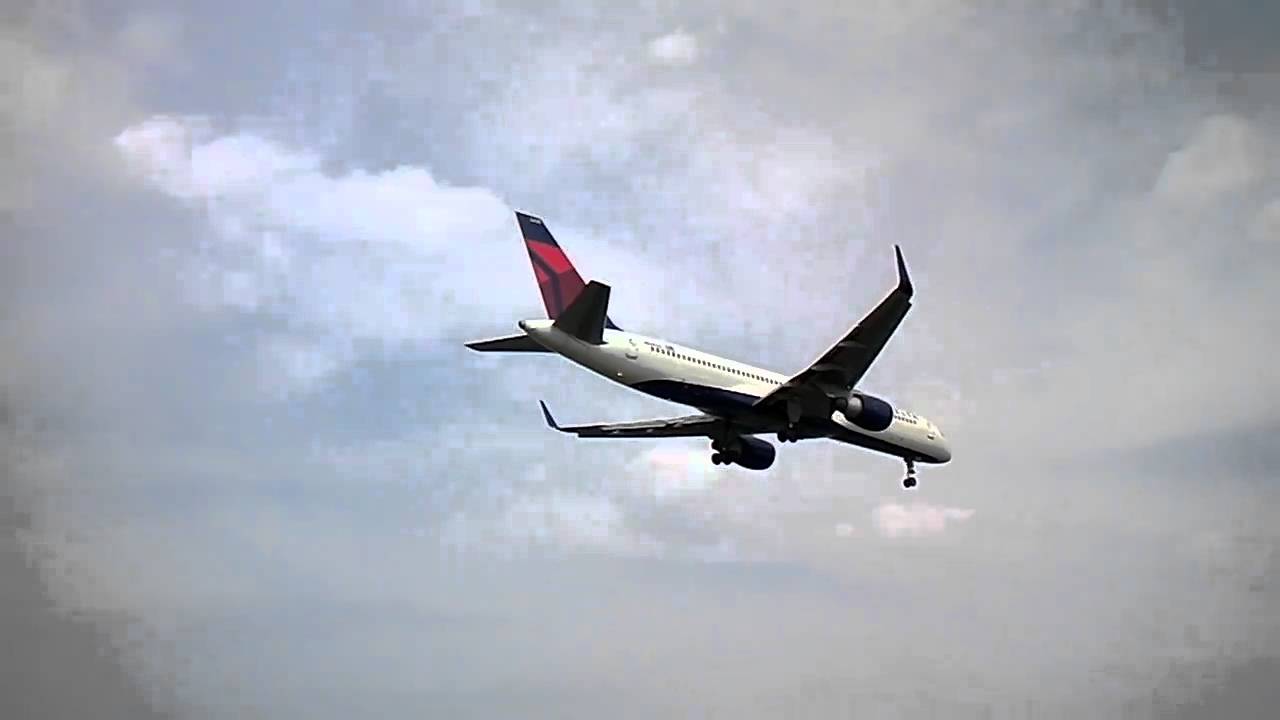 Delta Airlines Boeing 757 landing at JFK by jonfromqueens
