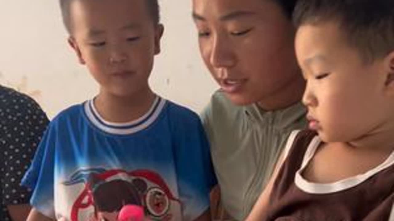 最怕的就是小孩生病，孬蛋好了旺仔还没好……相爱相杀的两兄弟😂#热门 #农村生活 #女性