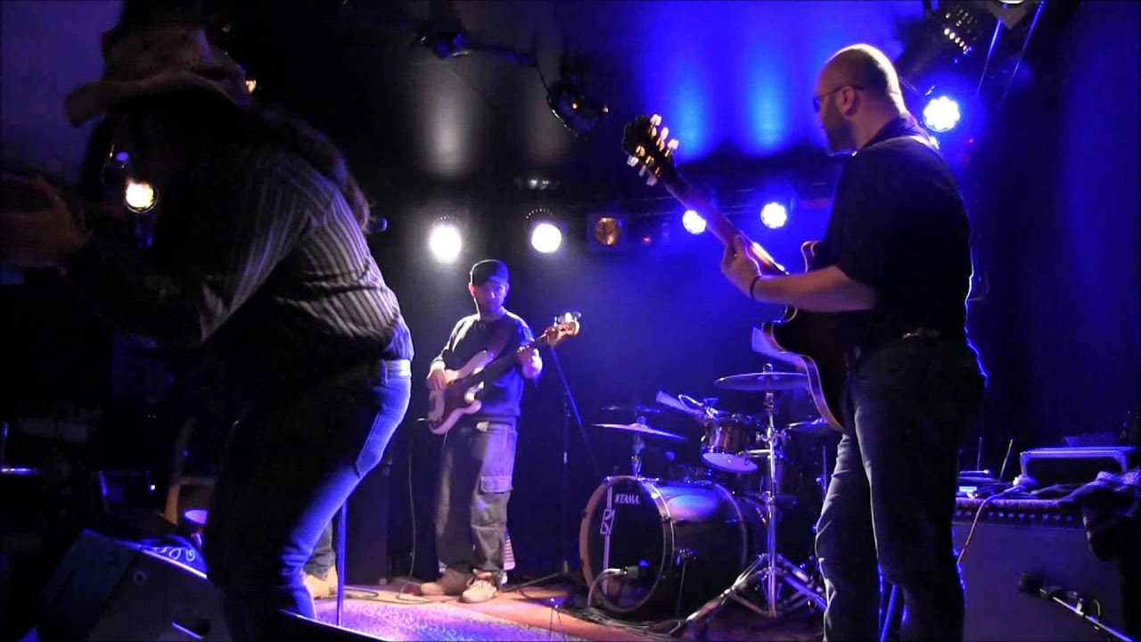 Blues Is My Wailing Wall - Blue Cat Blues live at L'Entr'Pot