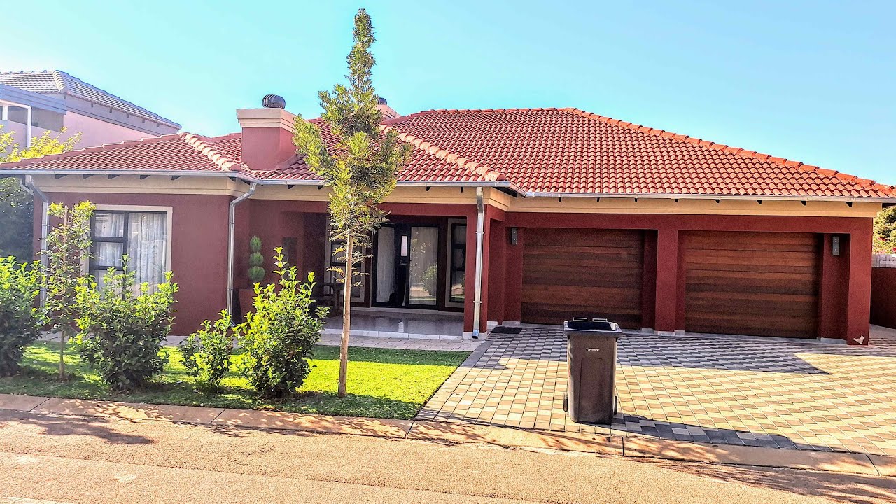 Stunning 3 bedroom Tuscan style home in an exclusive estate in The Orchards (R1950000)
