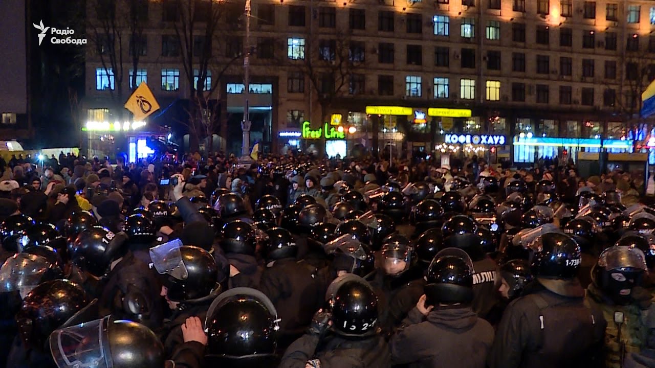 У Києві на майдані Незалежності сталася штовханина між активістами і силовиками