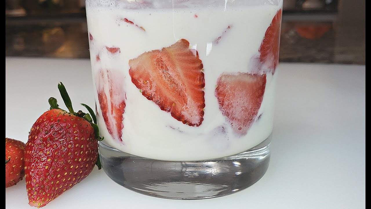 STRAWBERRIES AND CREAM | Fresas Con Crema | Strawberries and Cream Recipe