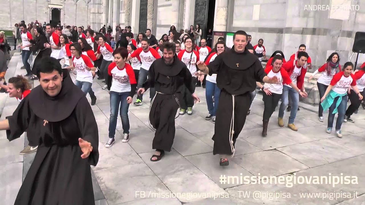 FLASH MOB - Piazza del Duomo a Pisa #missionegiovanipisa