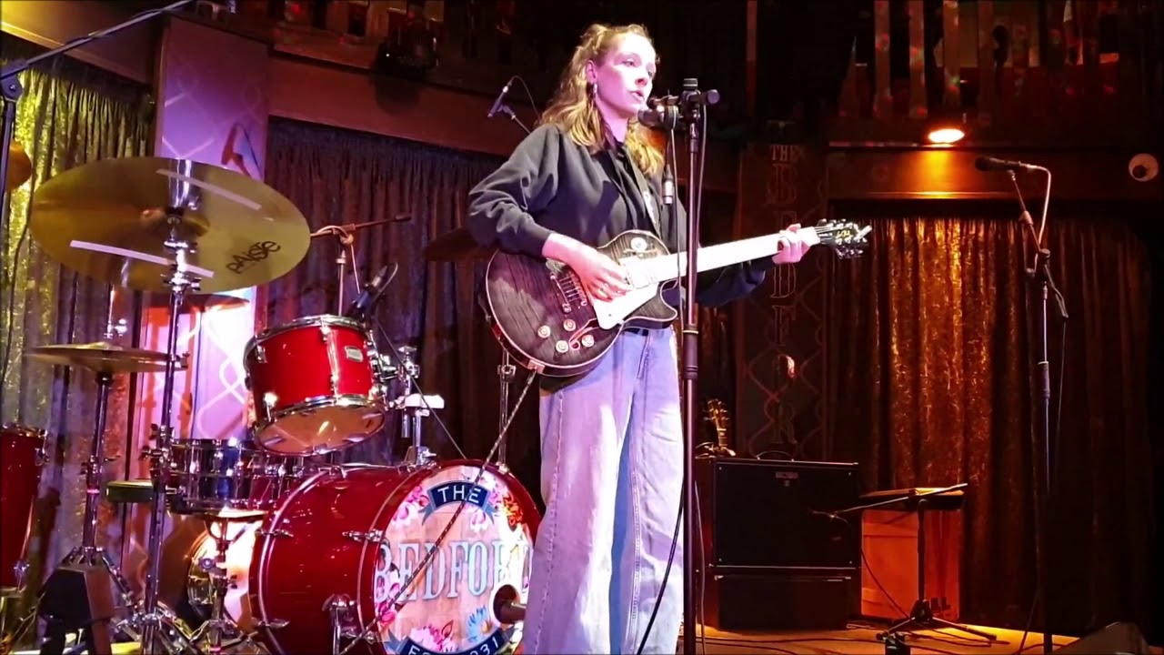 Holly Humberstone - Vanilla @ The Bedford, Balham, London 28/01/20
