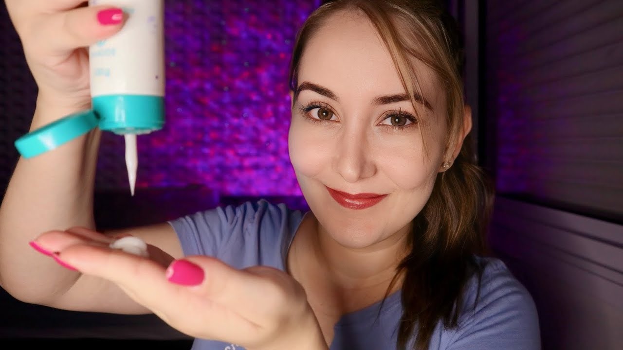 ASMR: FAZENDO MASSAGEM E HIDRATAÇÃO EM SUAS MÃOS | Sons realistas, de creme, tapping, spray, etc.