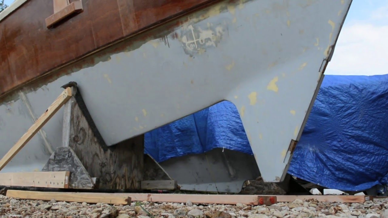 Sailing Unsanity - Moving Catamaran Hulls