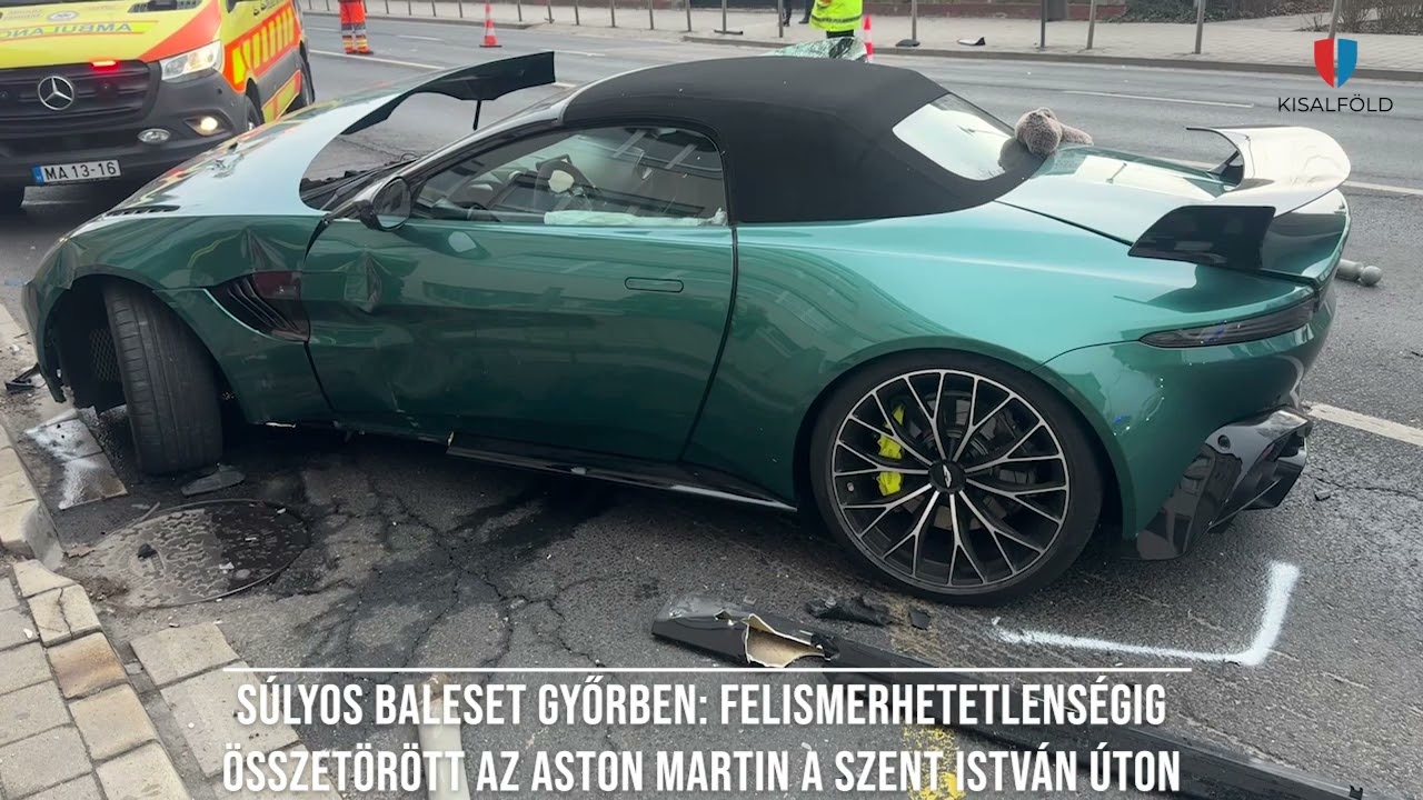 Felismerhetetlens&eacute;gig &ouml;sszet&ouml;r&ouml;tt az Aston Martin a Szent Istv&aacute;n &uacute;ton - S&uacute;lyos baleset Győrben