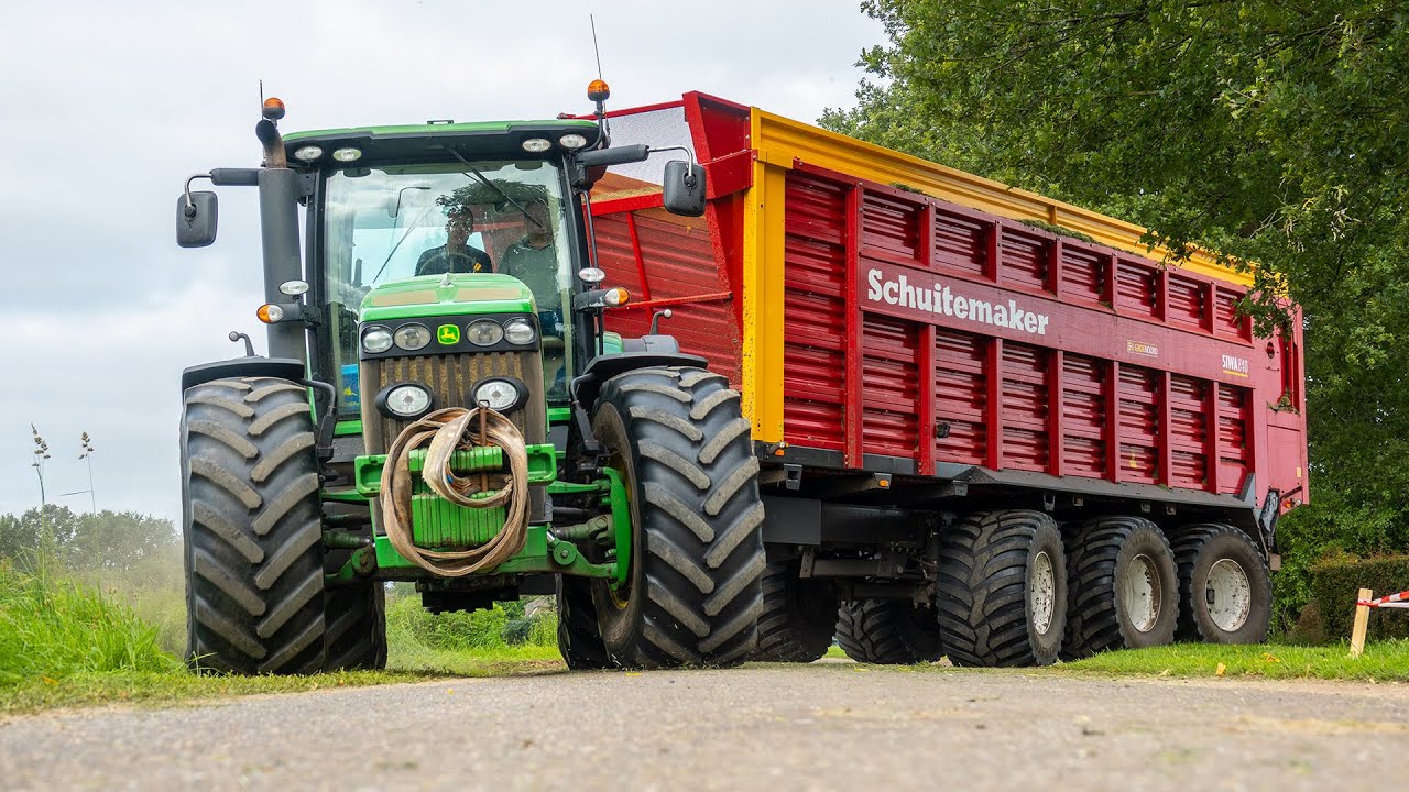 John Deere 8R & 7R by Grass Silage | Vroege - Dalen