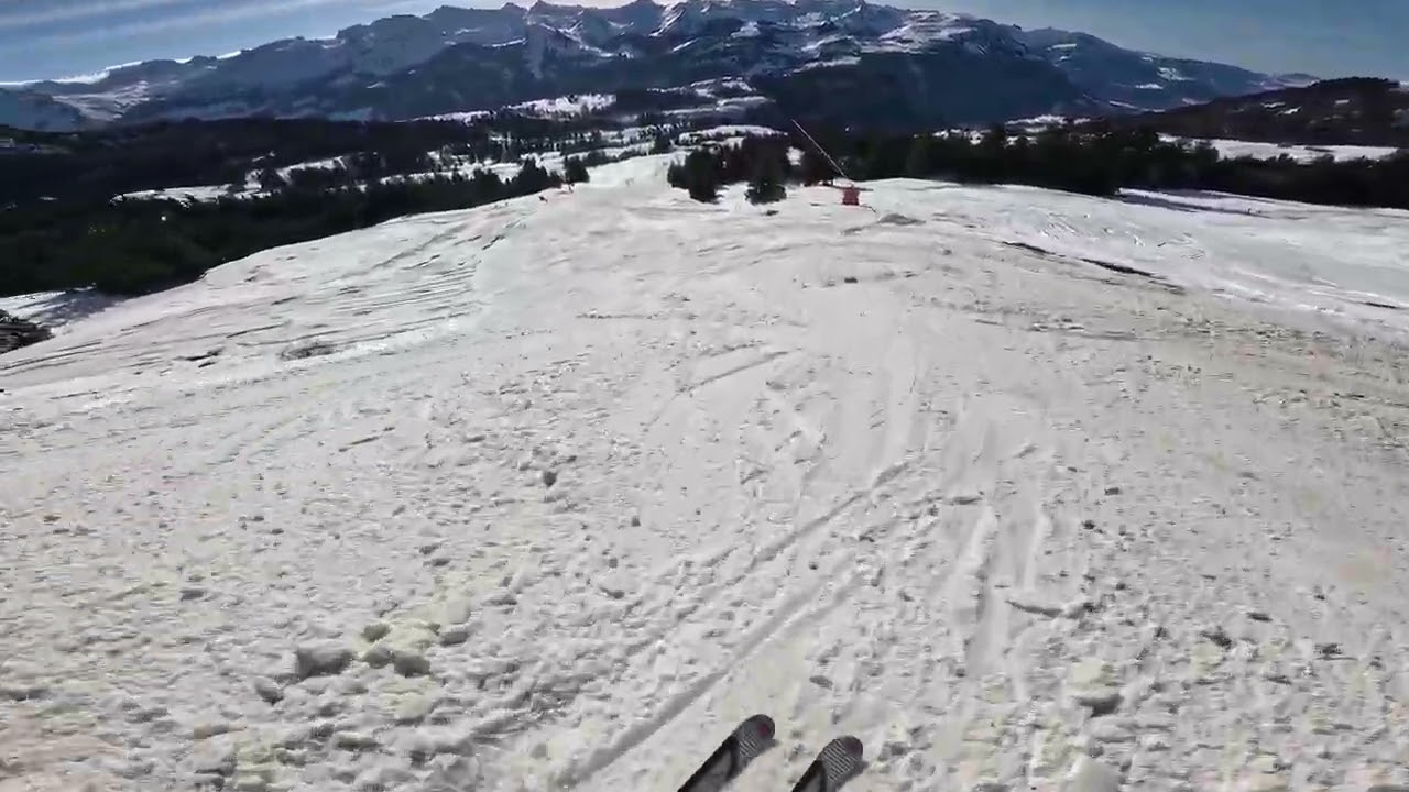 Skifahren in der Mythenregion bei wenig Schnee 