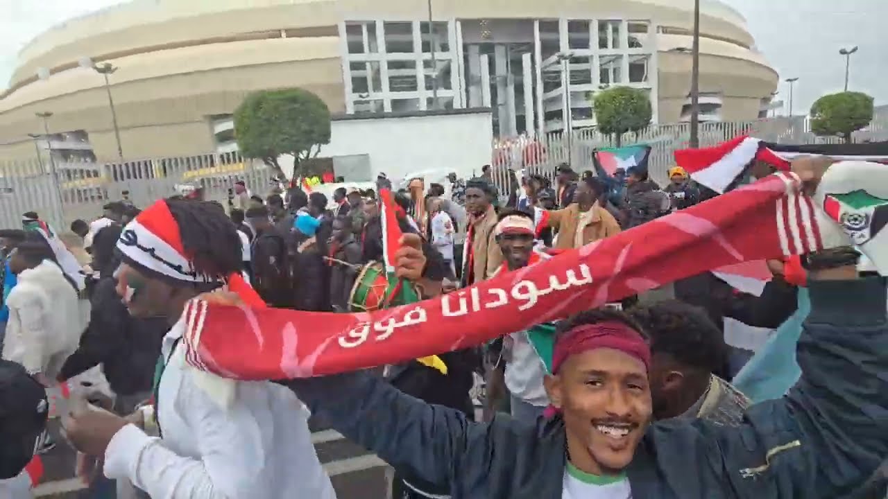 اجواء ما قبل مباراة السودان والسنغال في طنجة المغرب كأس امم افريقيا مع مصعب محمود ومحمد الحسيني 