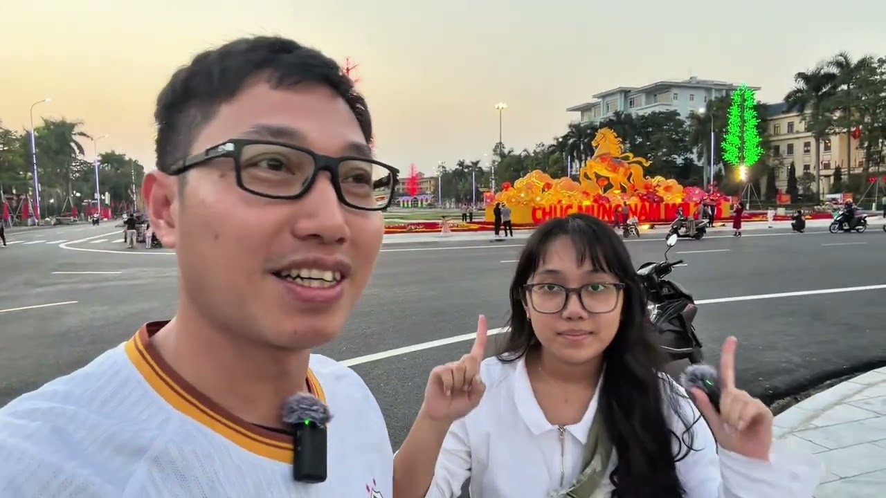 Chiều cuối năm, dạo một vòng quảng trường Hưng Yên, chợ hoa Xuân, chia sẻ chuyện CAHN