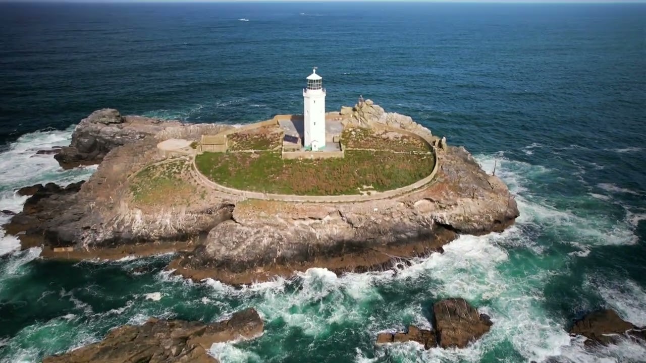 “Cinematic Drone Flight Over Godrevy Lighthouse, Cornwall 😍😍 
