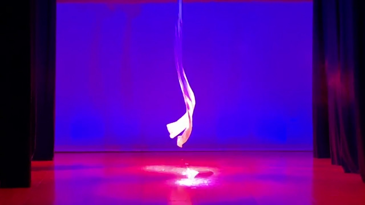Maria Agatiello compagnia ZaMagA Athletic Dancers assolo AerialSilk