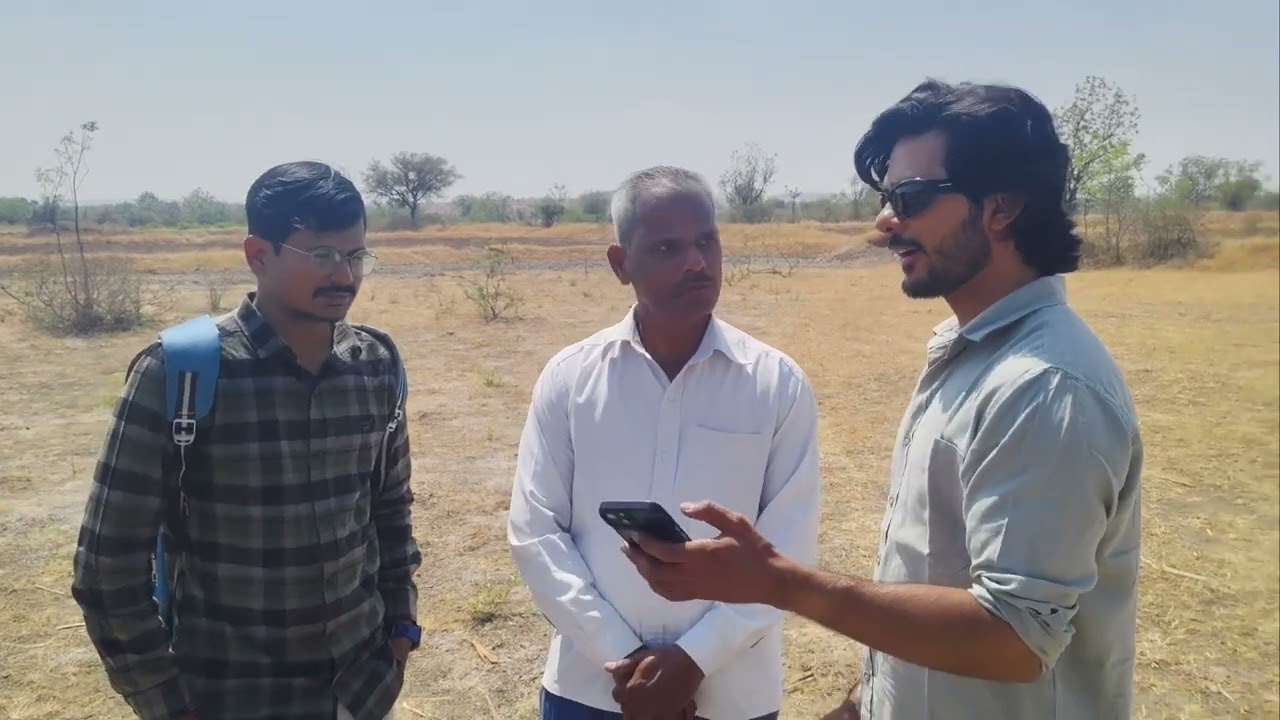 गोंदवले येथे भानुदास पोळ सरांना डाळिंब बाग लागवडीबाबत सविस्तर मार्गदर्शन.#karansinha #manndeshi