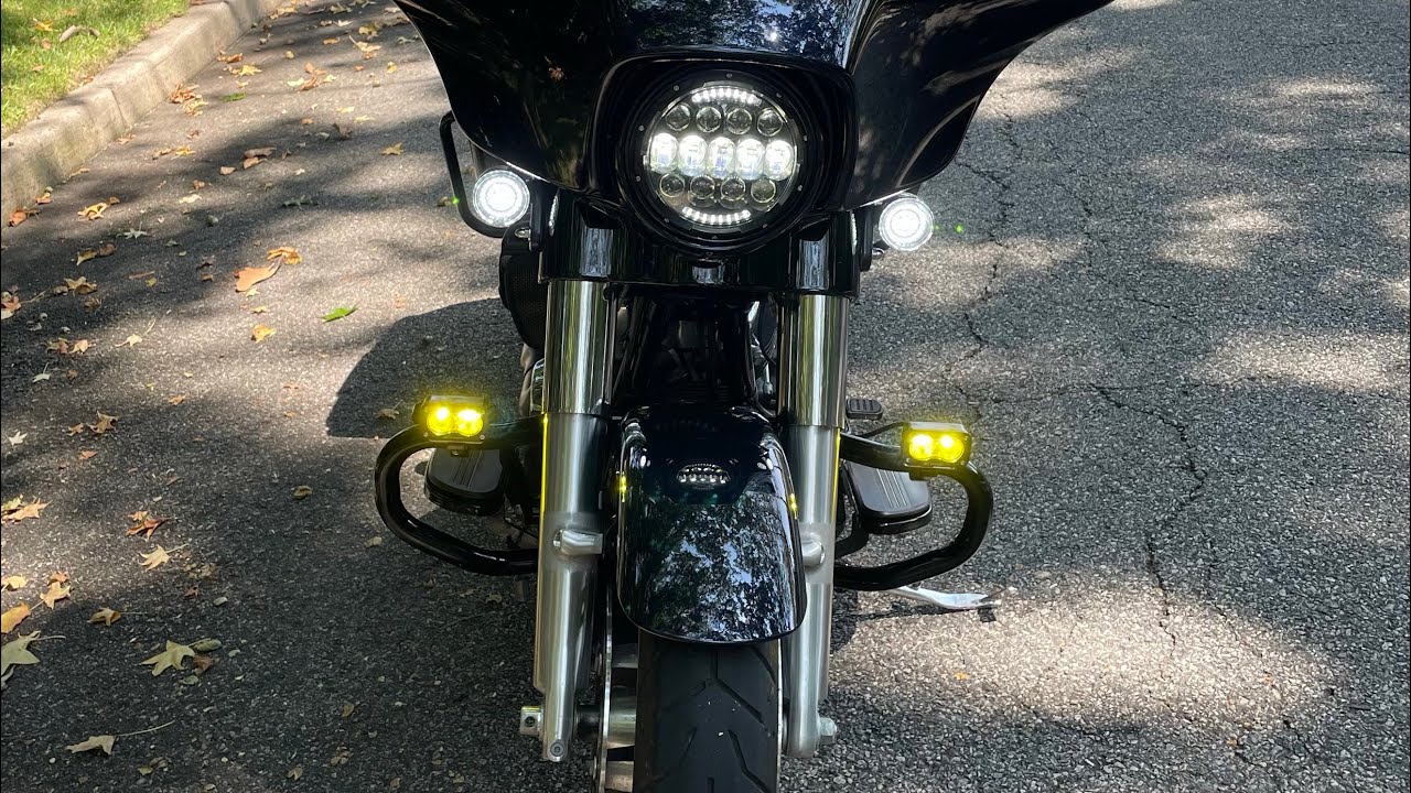 Baja designs S2 fog lights on a 2019 Harley Davidson Street Glide
