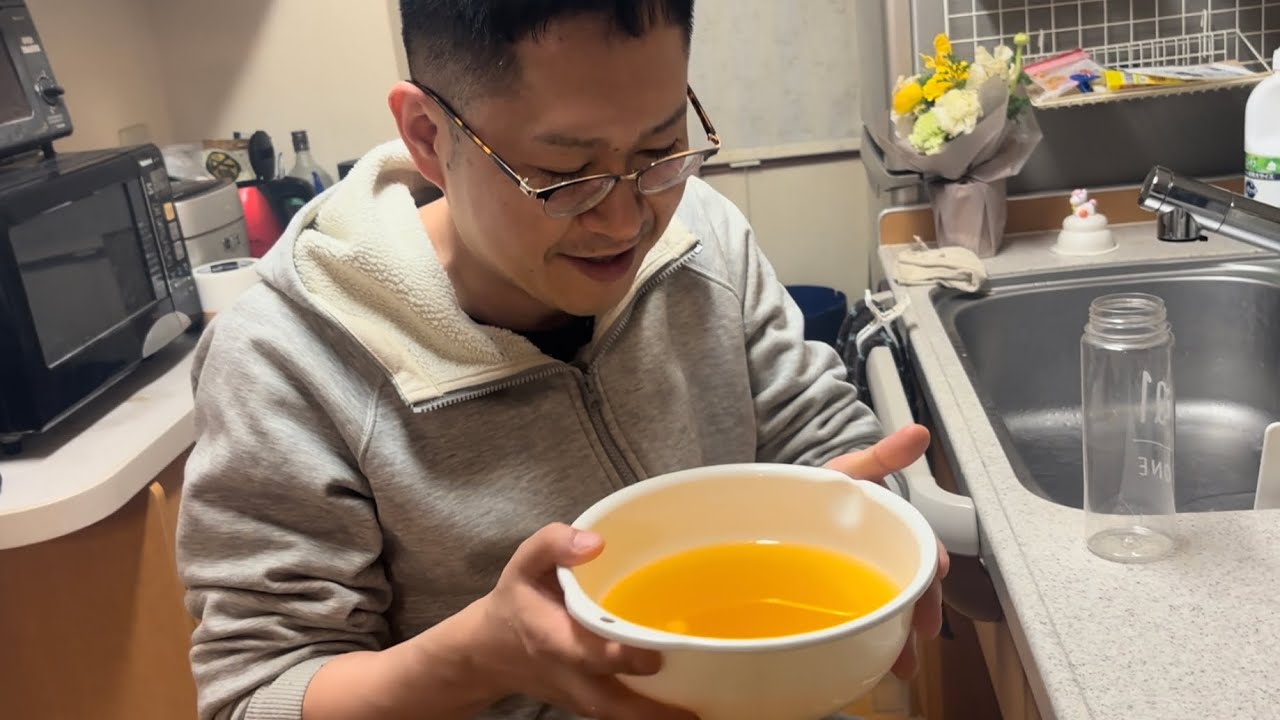 【M-1】銀次チャーハンに欠かせない秘伝のドン底ネギ油を作る。そのついでにねぎ焼きとニンニク焼きも作って食べ、おじさんパーカー問題について語り合う【ドンデコルテ】【カゲヤマ】【益々荘】