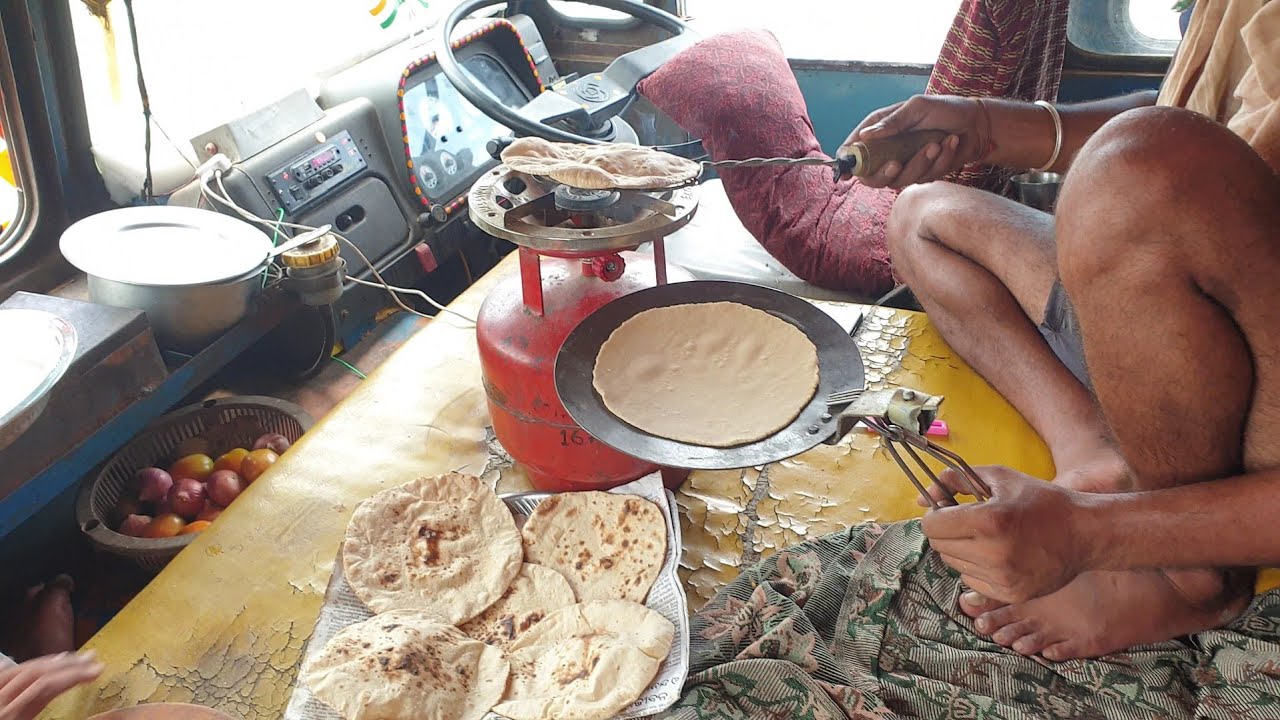 बटाटा टमाटे की भाजी बनाकर खाई  मथुरा ड्राइवर साहेब ने