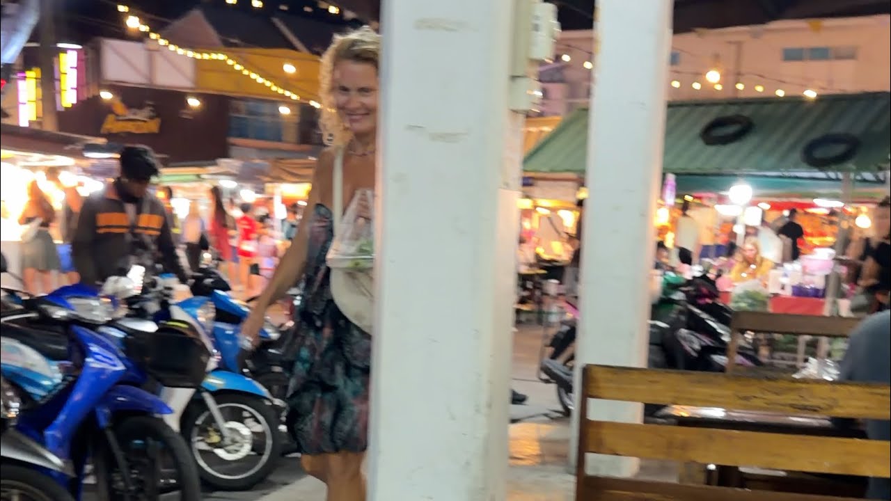 Smakołyki na targu nocnym Koh Phangan w Tajlandii 