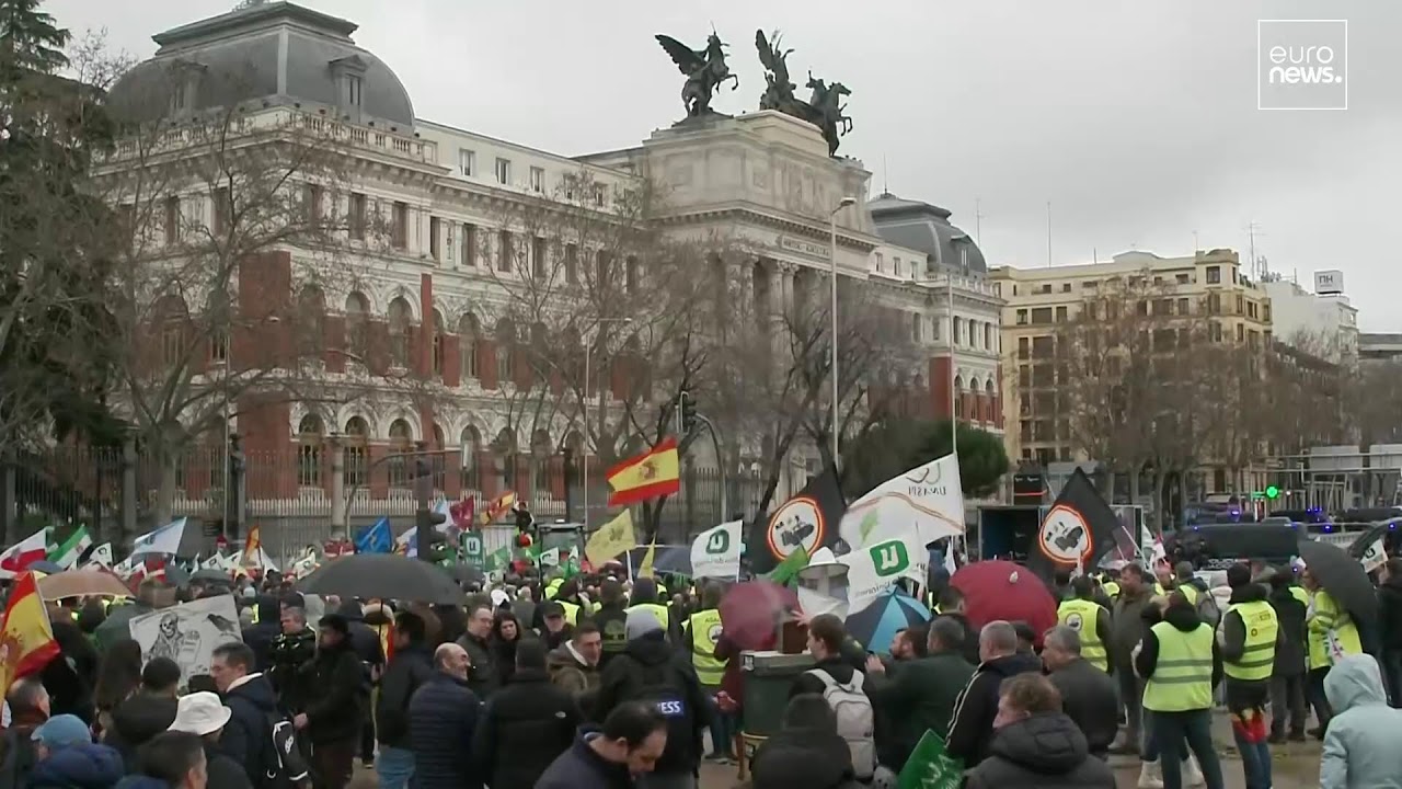 En frente del Ministerio de Agricultura, 500 tractores bloquean Madrid contra el pacto UE-Mercosur