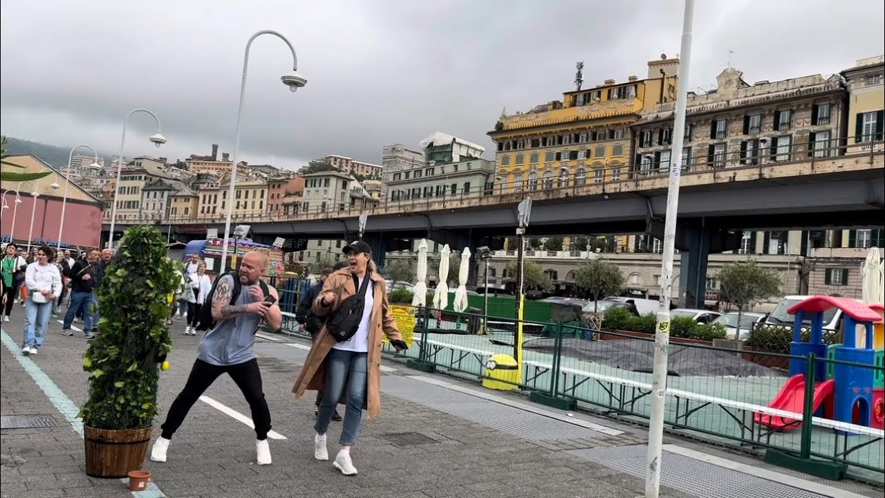 Bushmanprank: the tourists came prepared !!!