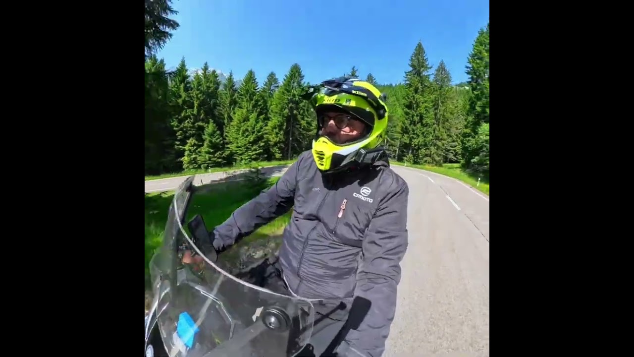 San Bernardino - Per la via cantonale - Spettacolo!..su due ruote