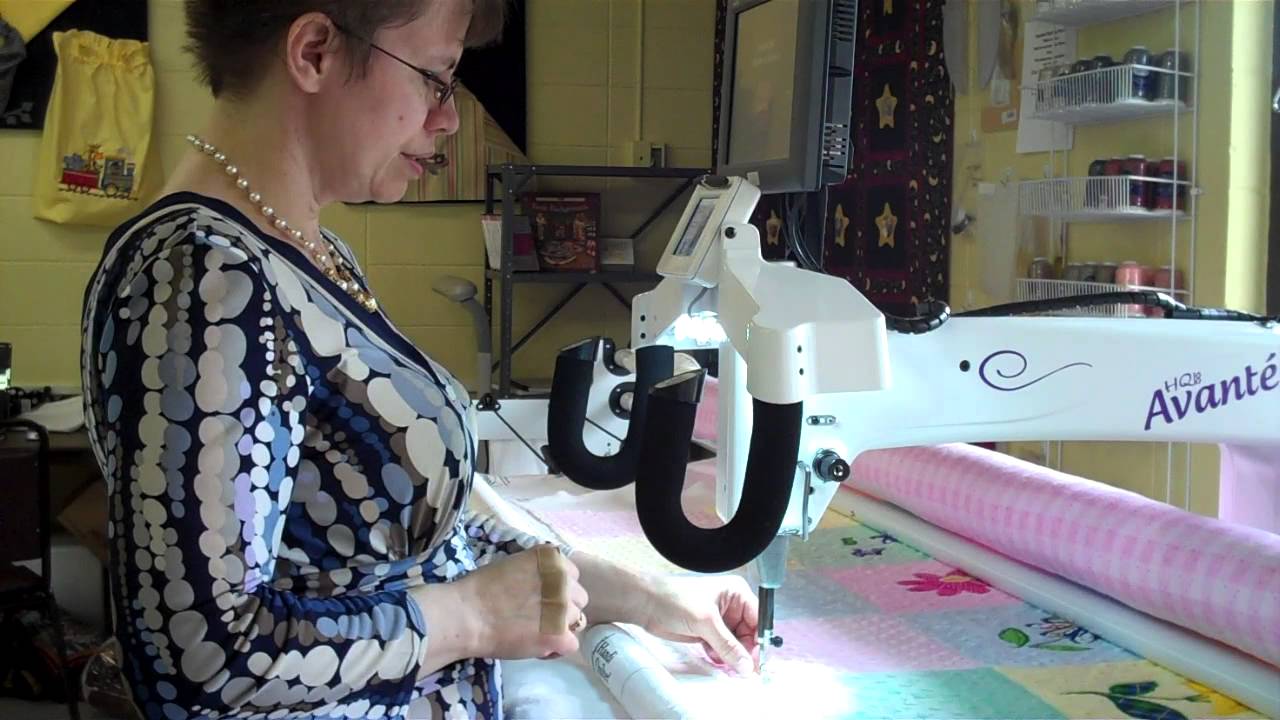 Paula Rudolph quilting on HQ-18 Avante' by Handi Quilter Pro-Stitcher