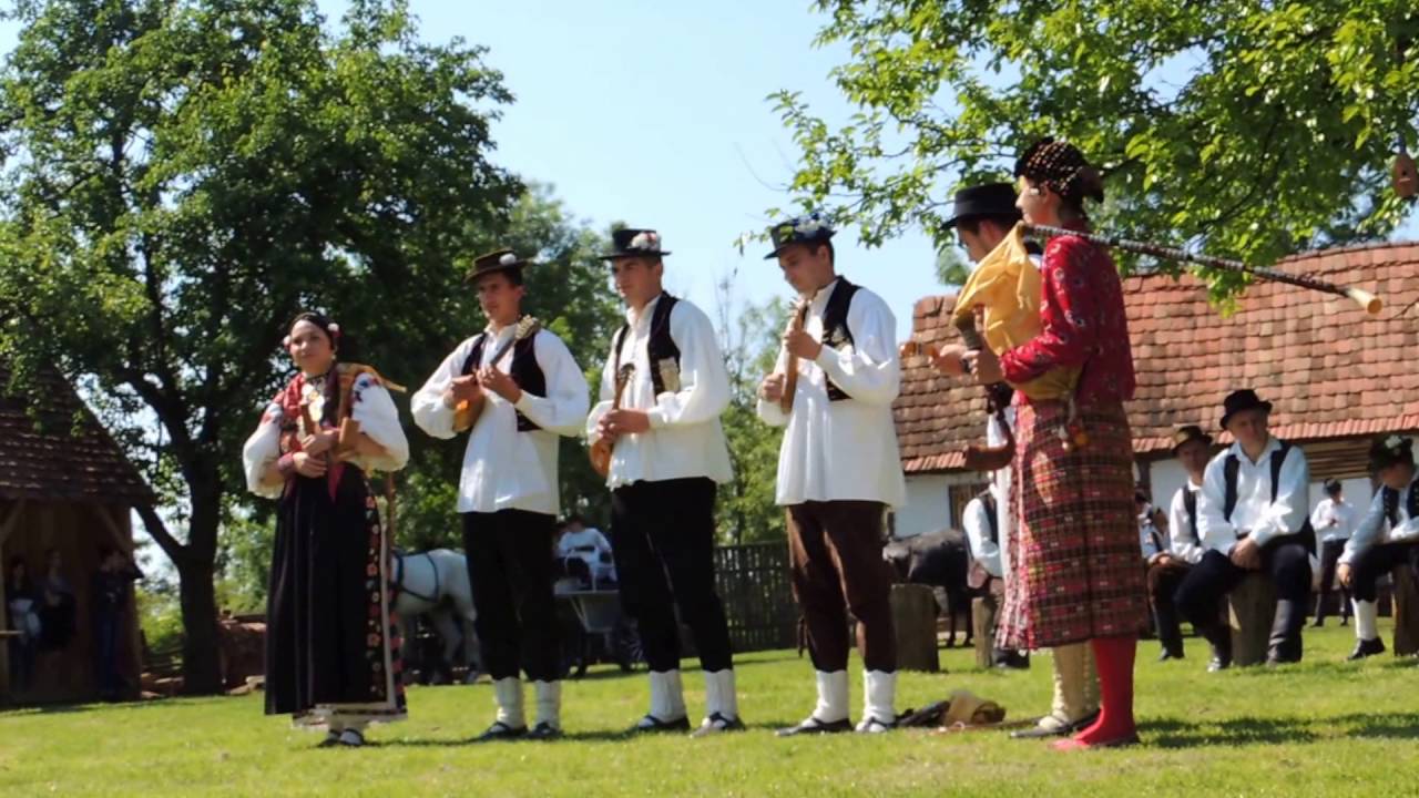 Gajde i samica, gajdašica Marija Pavić i Anita Šteter, samičari Ivan Lović, Gorjanski samičari