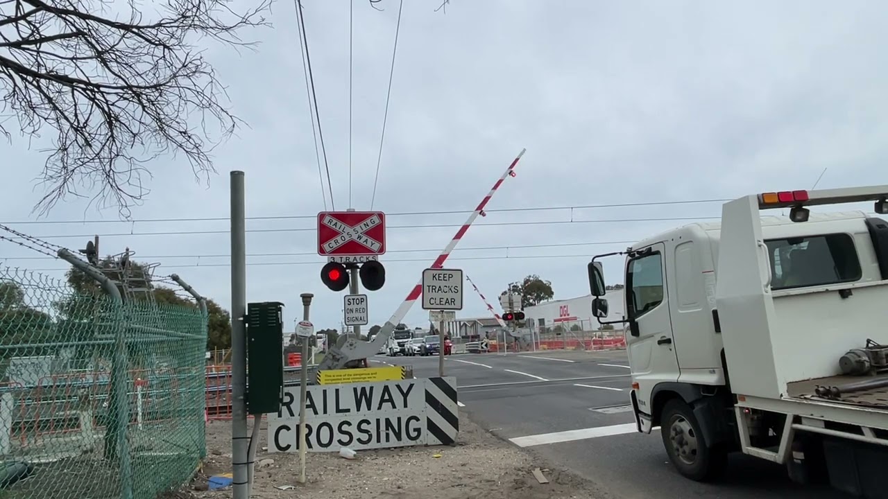 Maidstone St Level Crossing, Altona (10/12/2025)