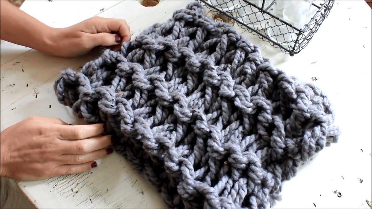 How to Arm Knit a Garter Stitch Scarf in 20 minutes - With Simply Maggie