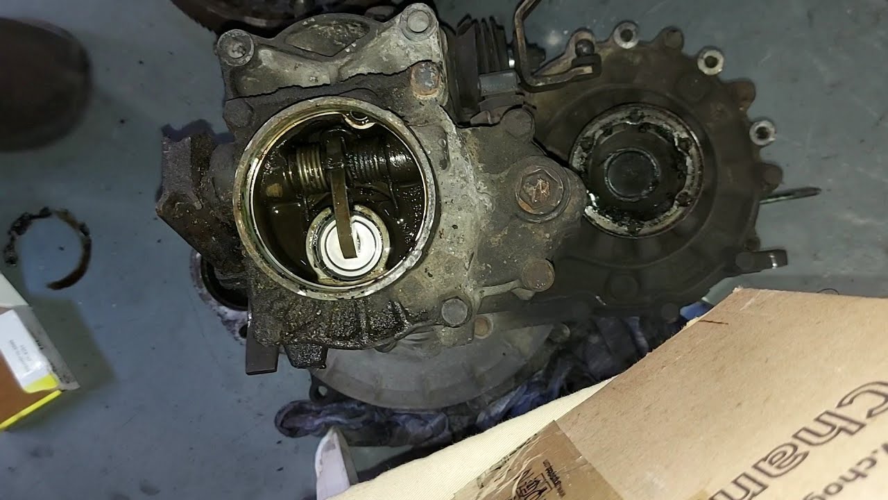 How to Replace a throwout bearing VW Golf , Caddy ,Jetta ,etc / Inlocuire rulment presiune VW Golf !