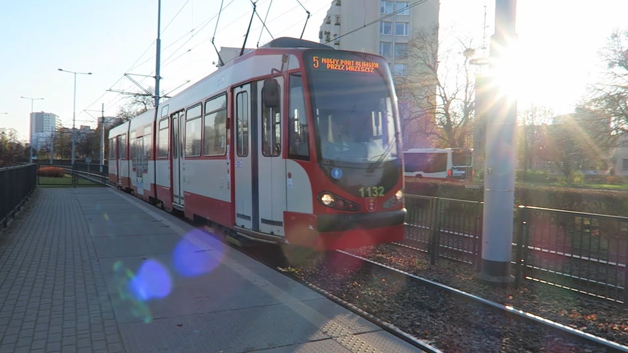 Gdańsk - Przejazd Düwag N8C-MF01 #1132 - Linia 5 Bora-Komorowskiego - Obrońców Westerplatte