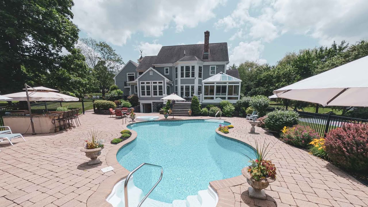 One of my Favorite Residential Drone Tours to date!