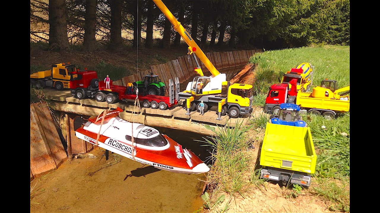 BRUDER Toys construction company Truck RC Boat | LASTBIL