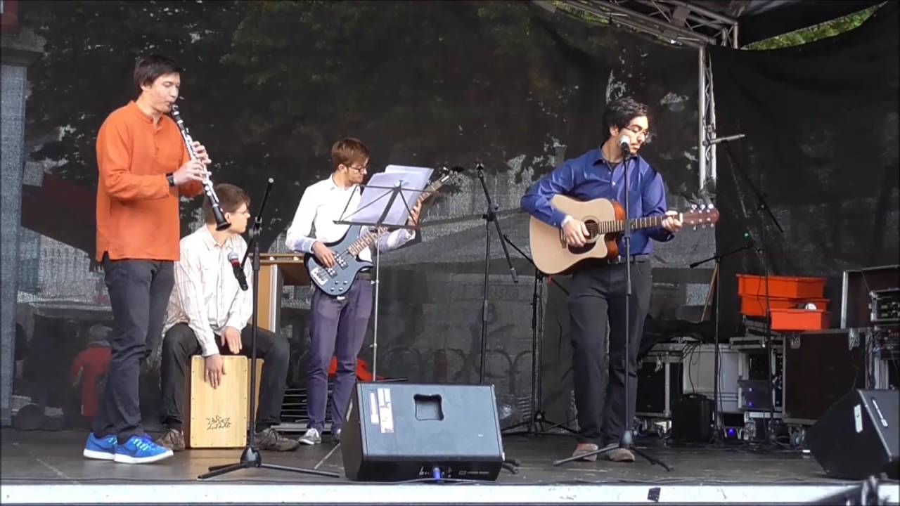 Blaue S&auml;nger zum Bunten G&ouml;ttingen: Fly me to the moon