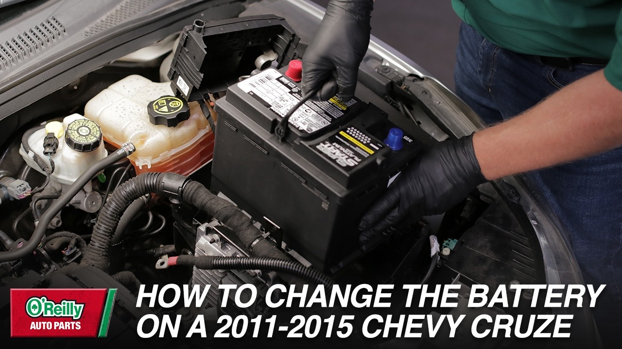 Как снять и заменить аккумулятор на Chevrolet Cruze 2011-2015 годов выпуска