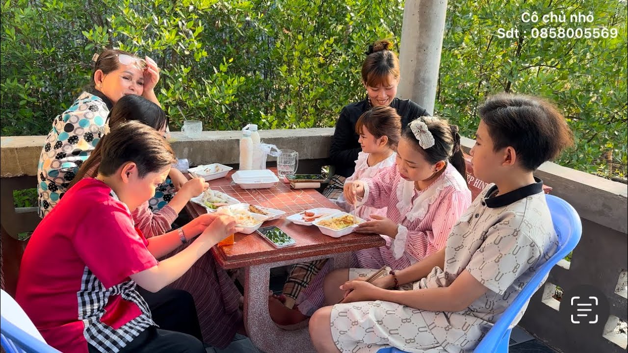 Ôn lại kỉ niệm của nhóm trước khi ăn mừng nút bạc của Bé Hạt Tiêu || Cô Chủ Nhỏ