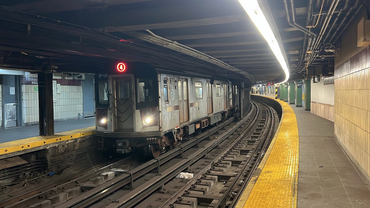 (4) Trains at Borough Hall 