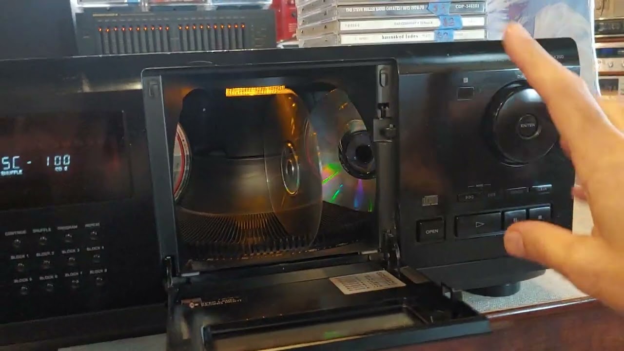 SONY CD Player. 200 CD Mega Storage CDP-CX200. Carousel Changer. DEMO.