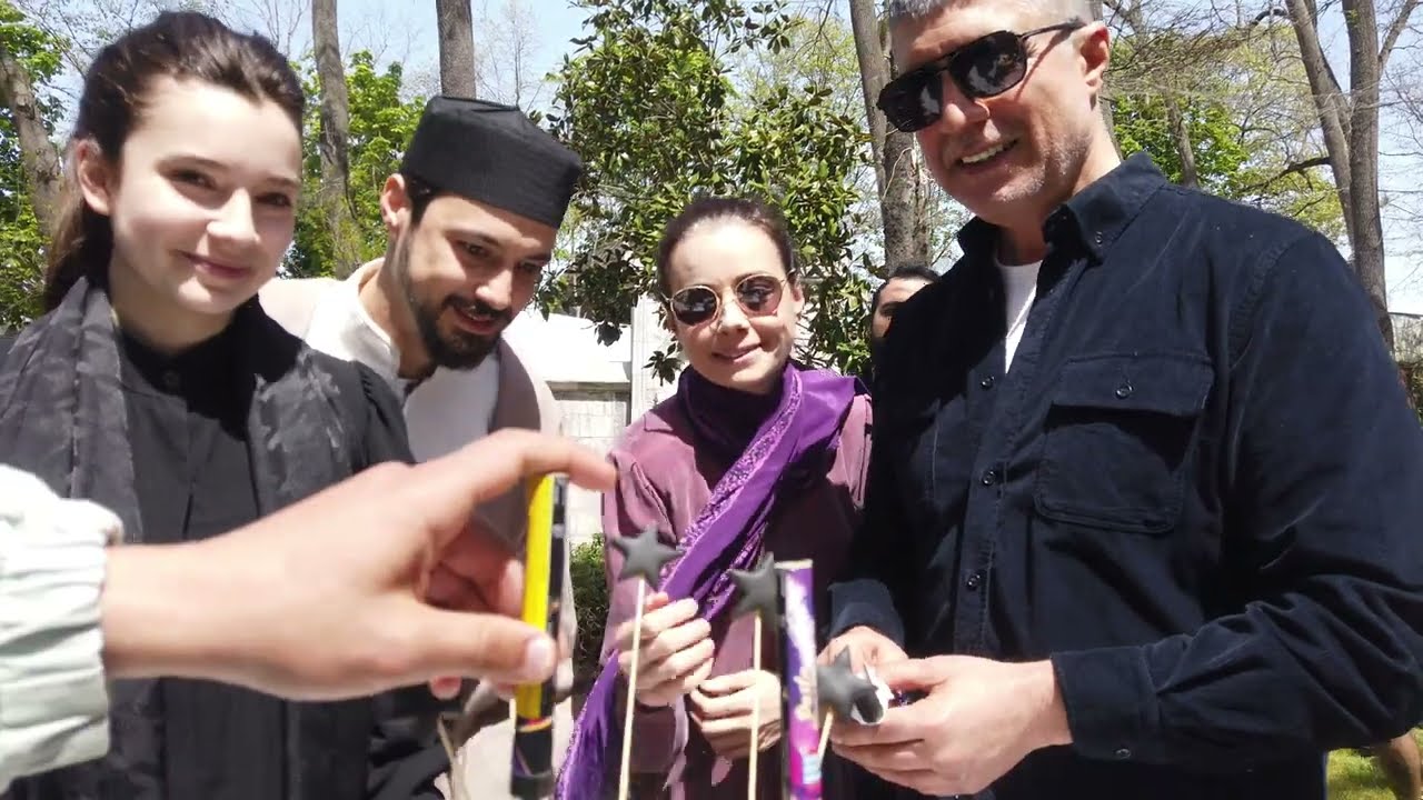 Kızıl Goncalar ekibi büyük final öncesi pasta kesti... Levent, Meryem, Cüneyd, Sadi Hüdayi ve Zeynep