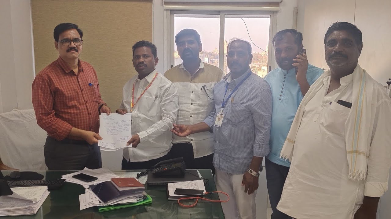 ನಿರ್ದೇಶಕರಿಗೆ ಮನವಿ ಸಲ್ಲಿಸಿ,ತಕ್ಷಣ ಹಣ ಬಿಡುಗಡೆಗೆಆಗ್ರಹಿಸಿದ ಅಧ್ಯಕ್ಷರ ತಂಡ!#ಕನ್ನಡನ್ಯೂಸ್#ಬ್ರೇಕಿಂಗನ್ಯೂಸ್#ಶೇರ್ 