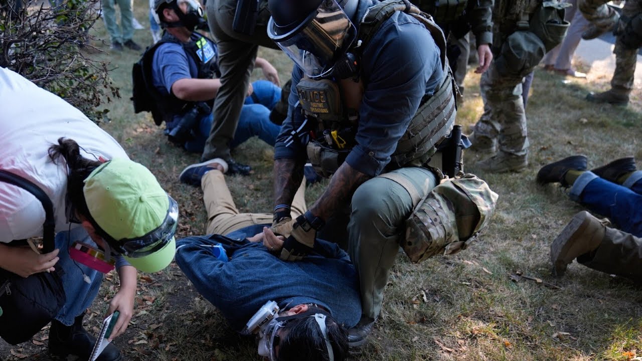 Chicago ICE protest descends into chaos as pepper spray and rubber bullets used