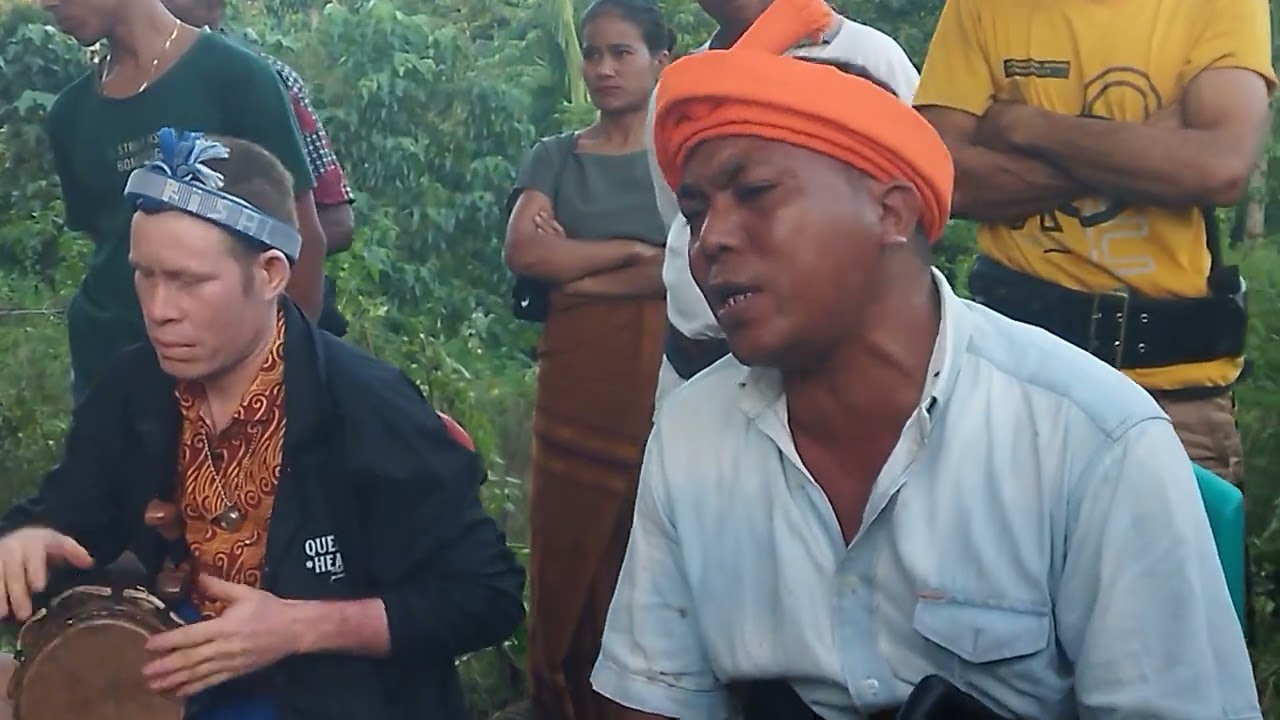 Saiso klemes ama Ki,i deke mawo.adat sumba