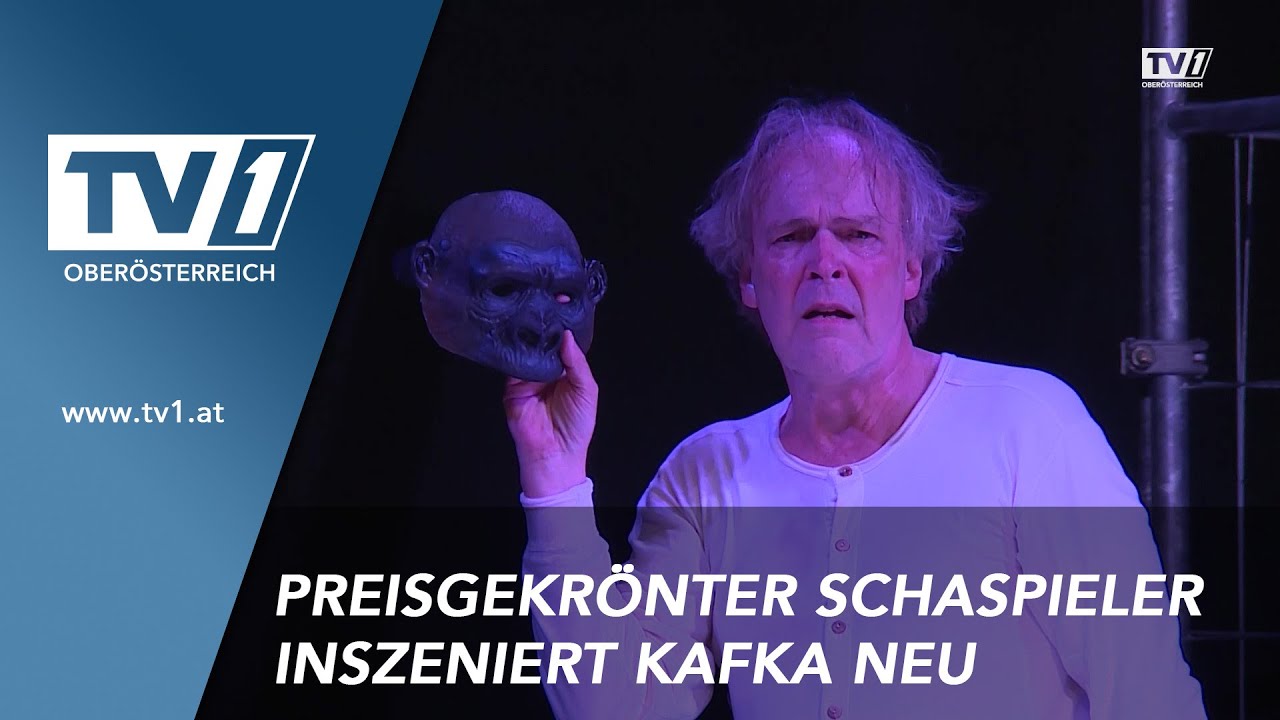 Sven-Eric Bechtolf als Affe, der &uuml;ber seine Menschwerdung berichtet