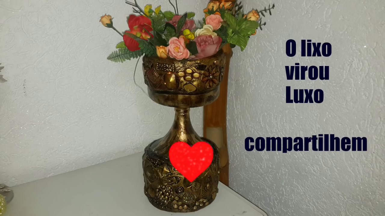 Do lixo ao luxo - garrafão decorado com bijuterias velhas