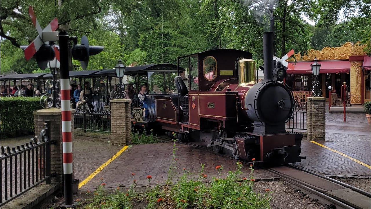 Spoorwegovergang Efteling/Dutch Theme Park Railroad Crossing